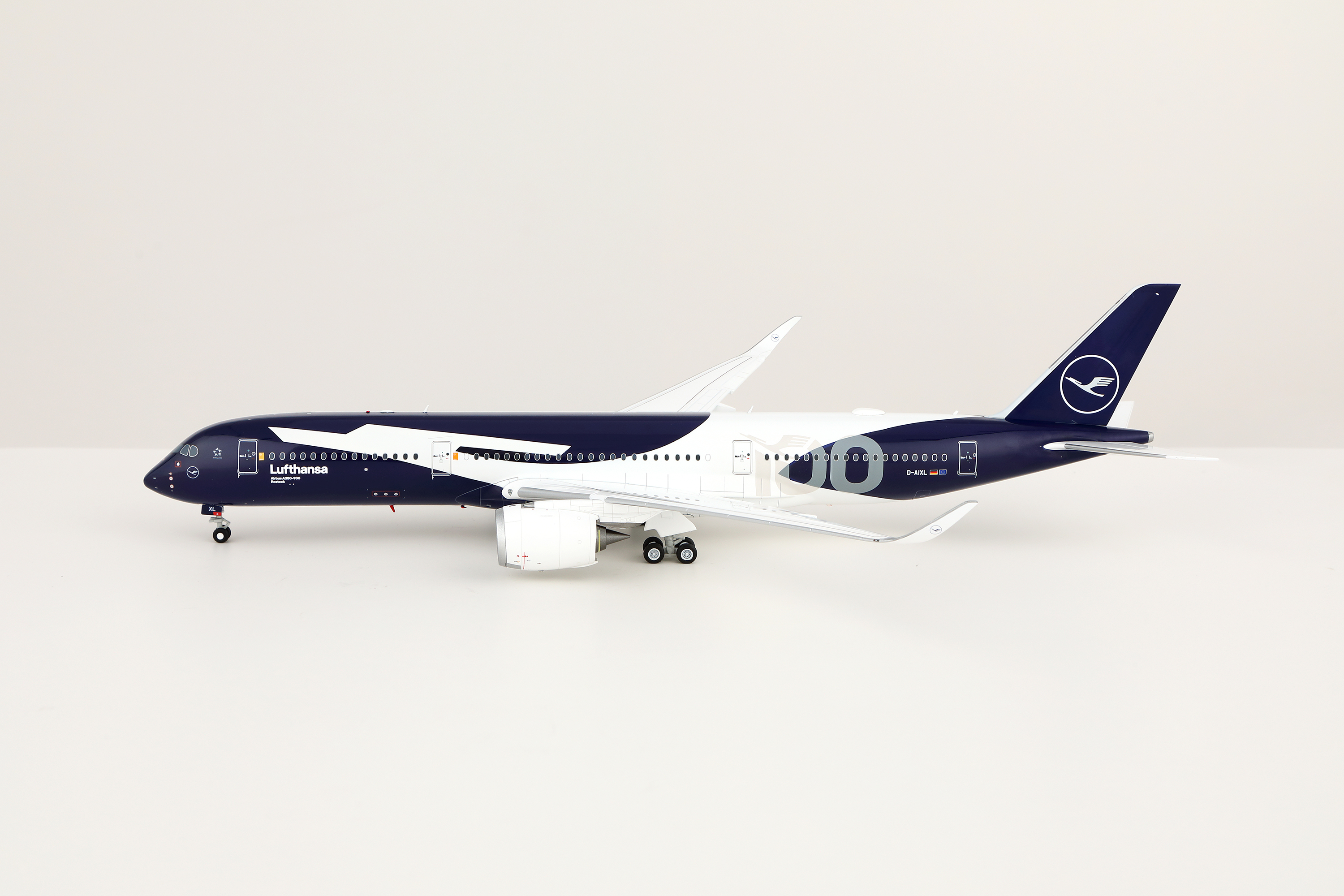Lufthansa A350-900 D-AIXL - SQwings