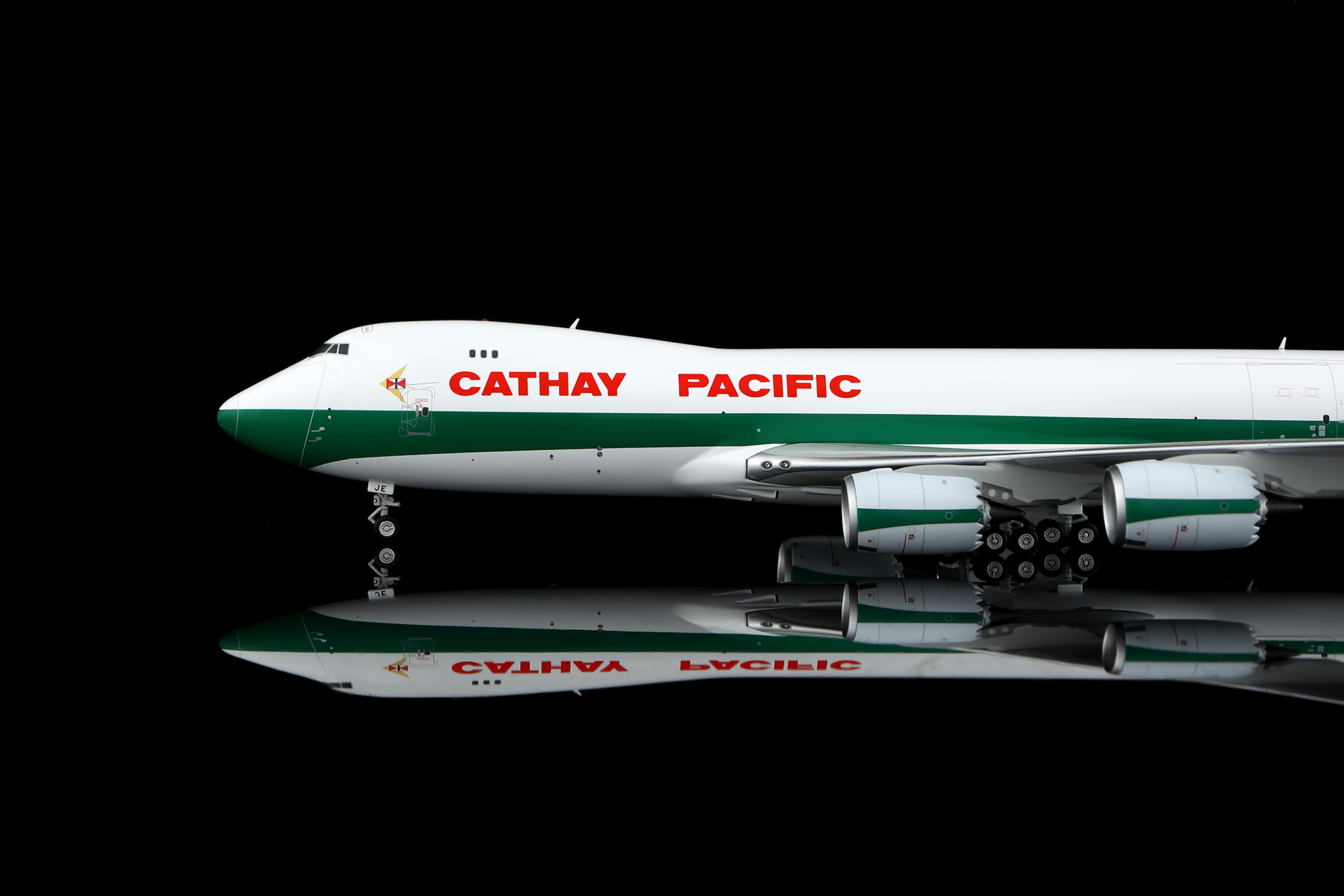 Cathay Pacific B747-8F 