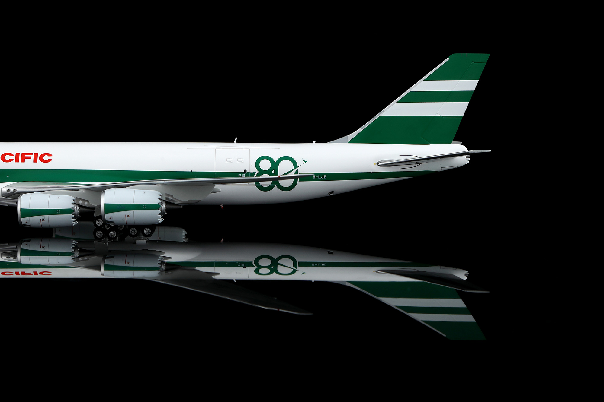 Cathay Pacific B747-8F 