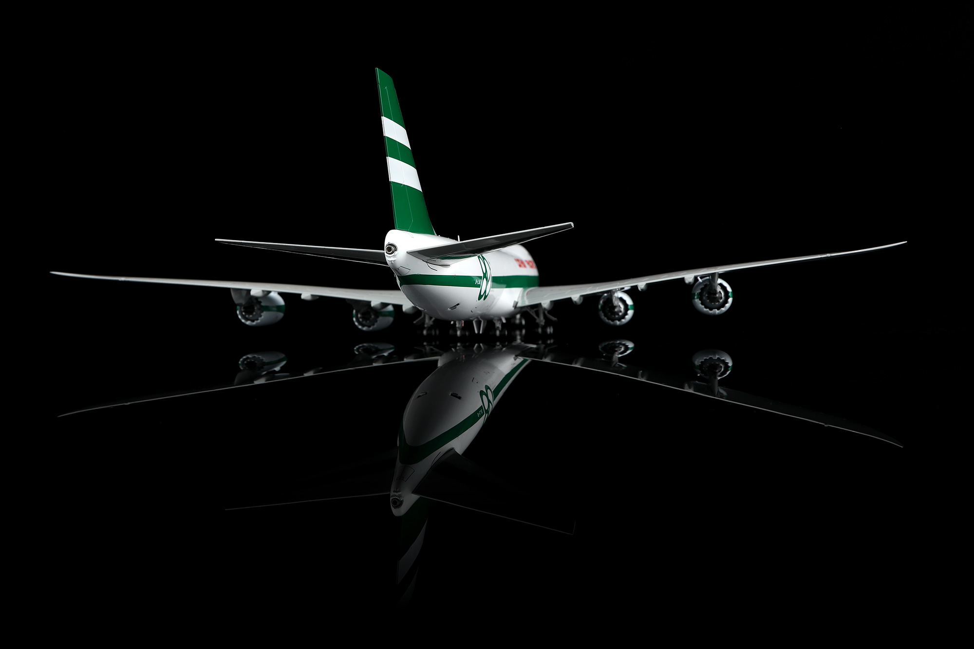 Cathay Pacific B747-8F 