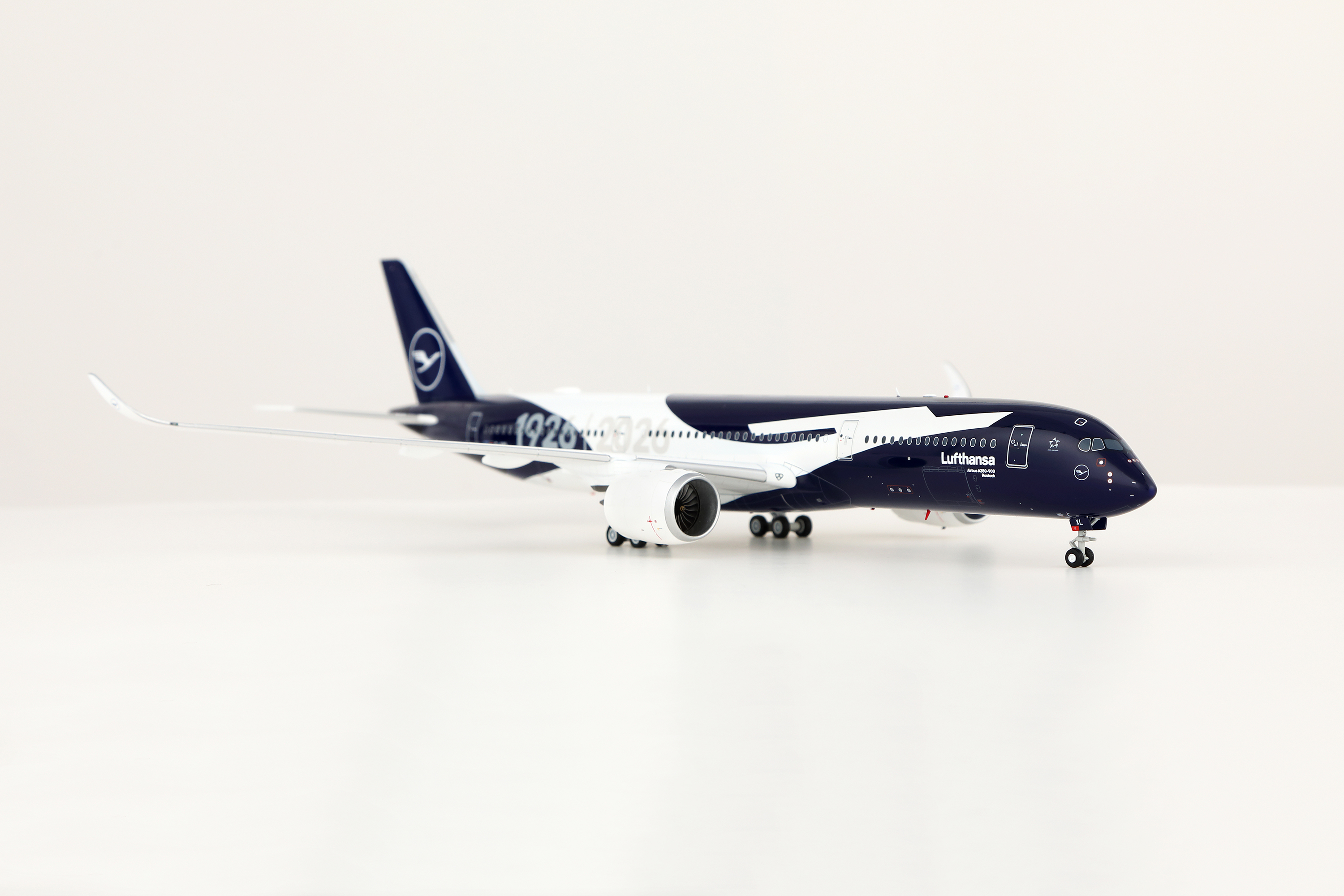Lufthansa A350-900 D-AIXL - SQwings