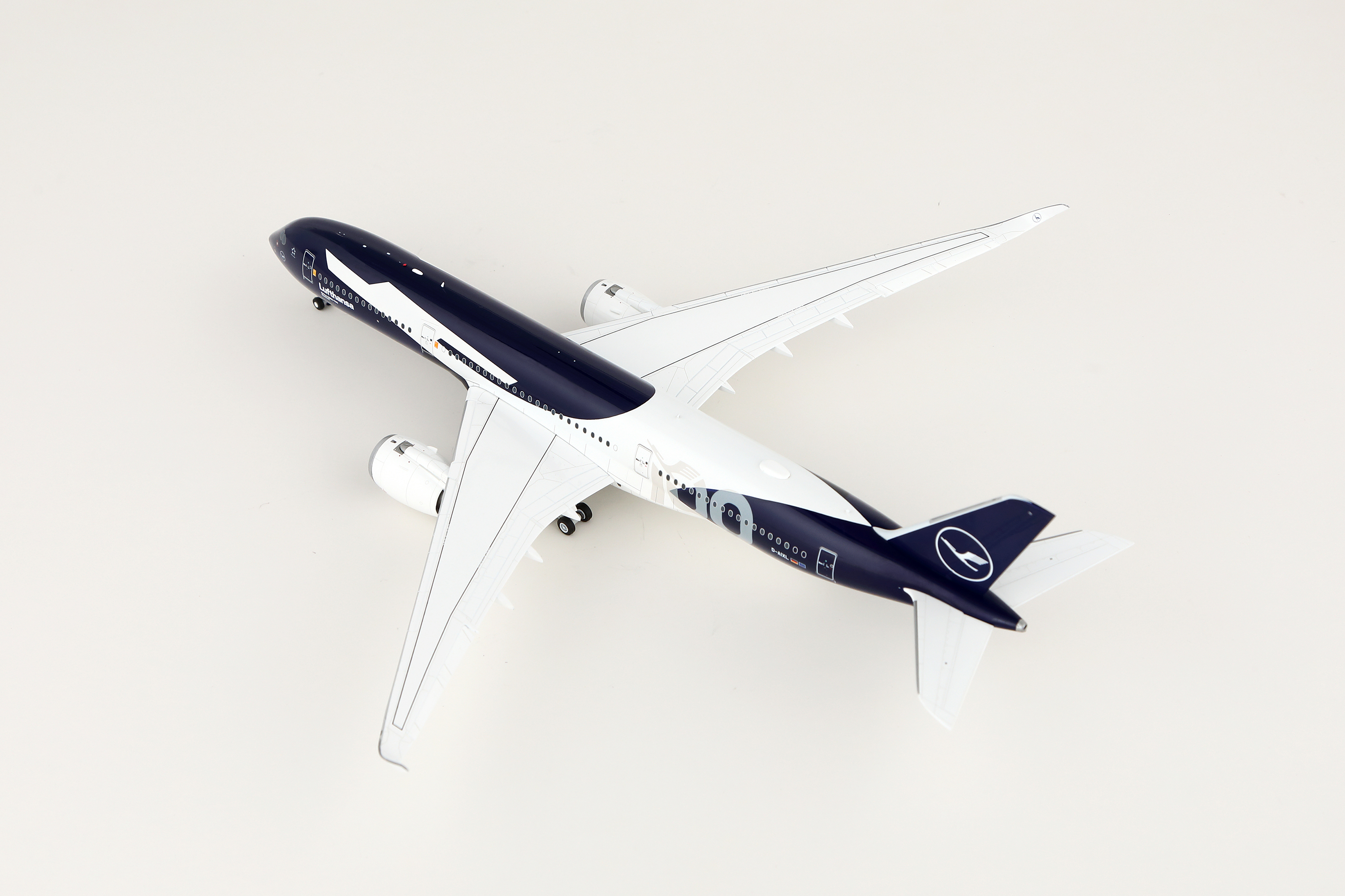 Lufthansa A350-900 D-AIXL - SQwings