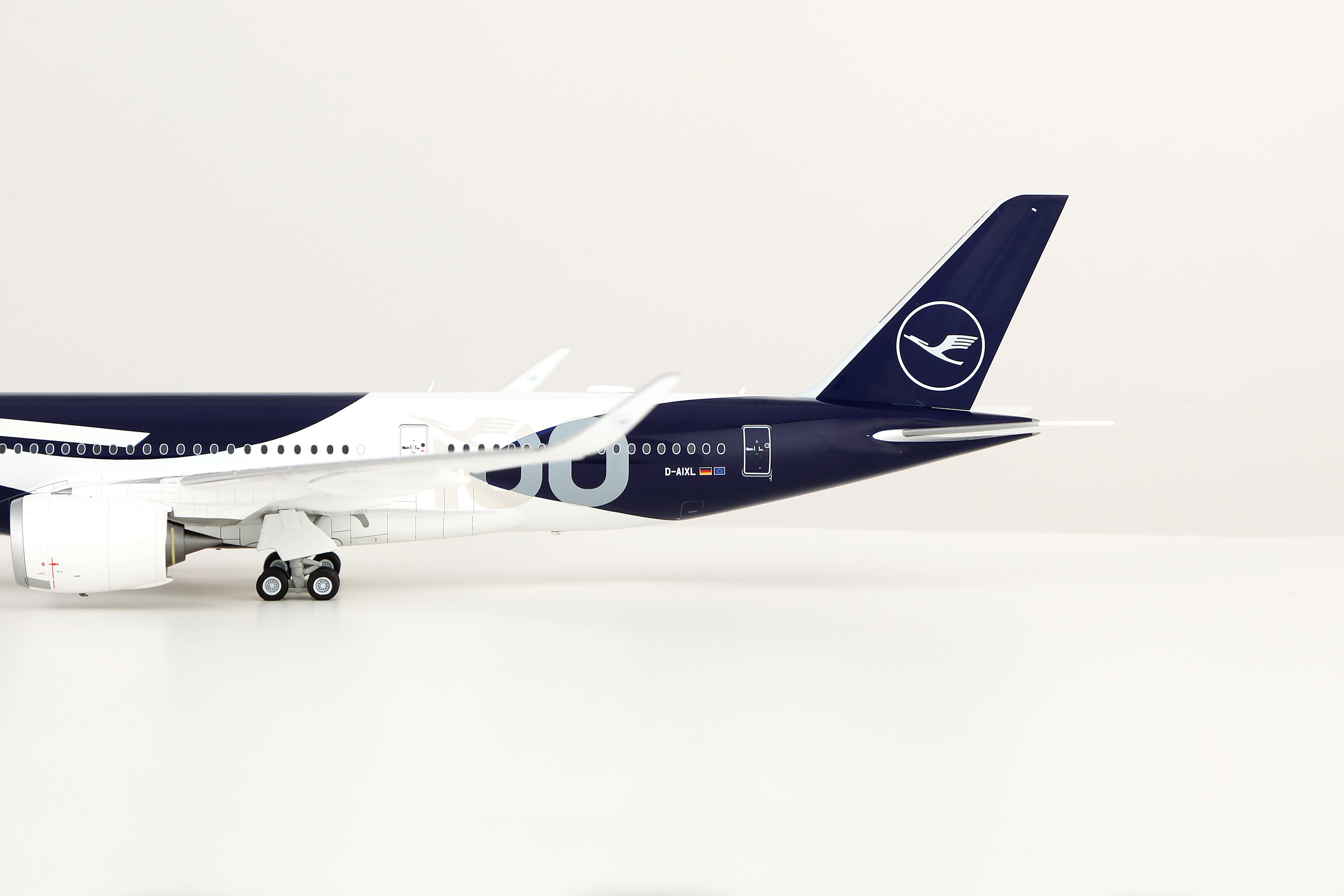 Lufthansa A350-900 D-AIXL - SQwings